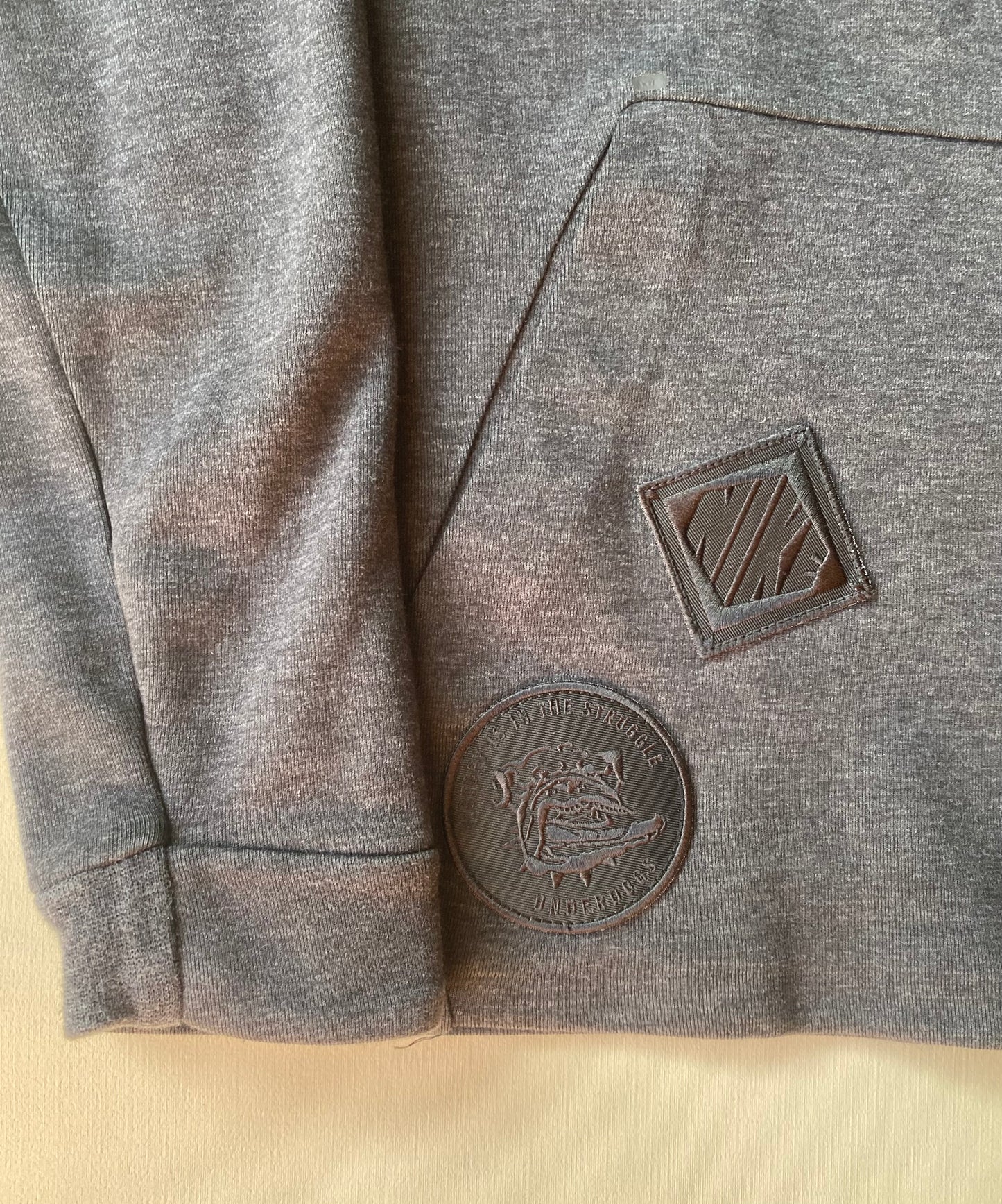 ✅ Pull nike "victory is in the struggle", gris anthracite, S