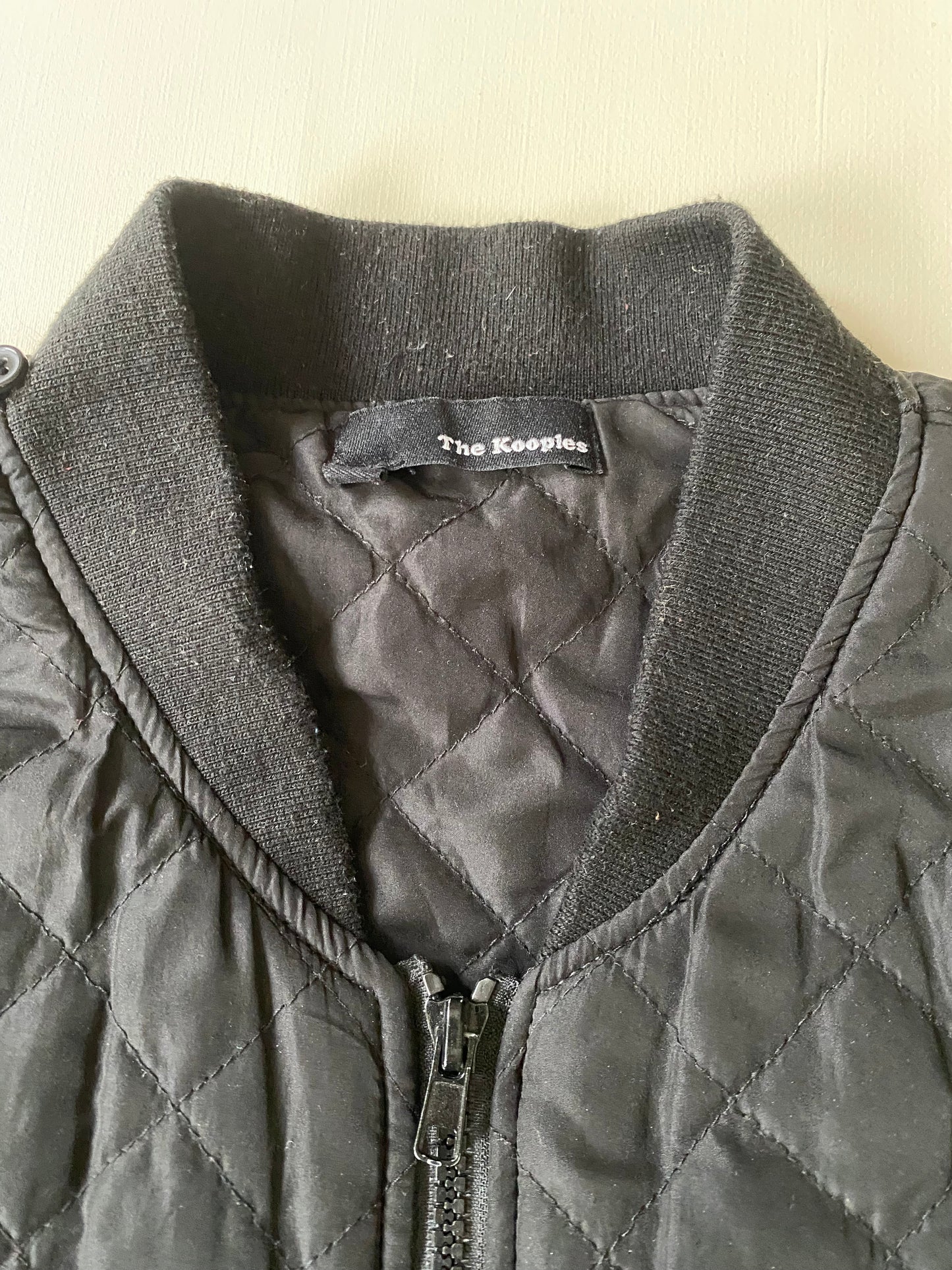 ✅ Gilet sans manches The Kooples, noir, L légèrement cintré.