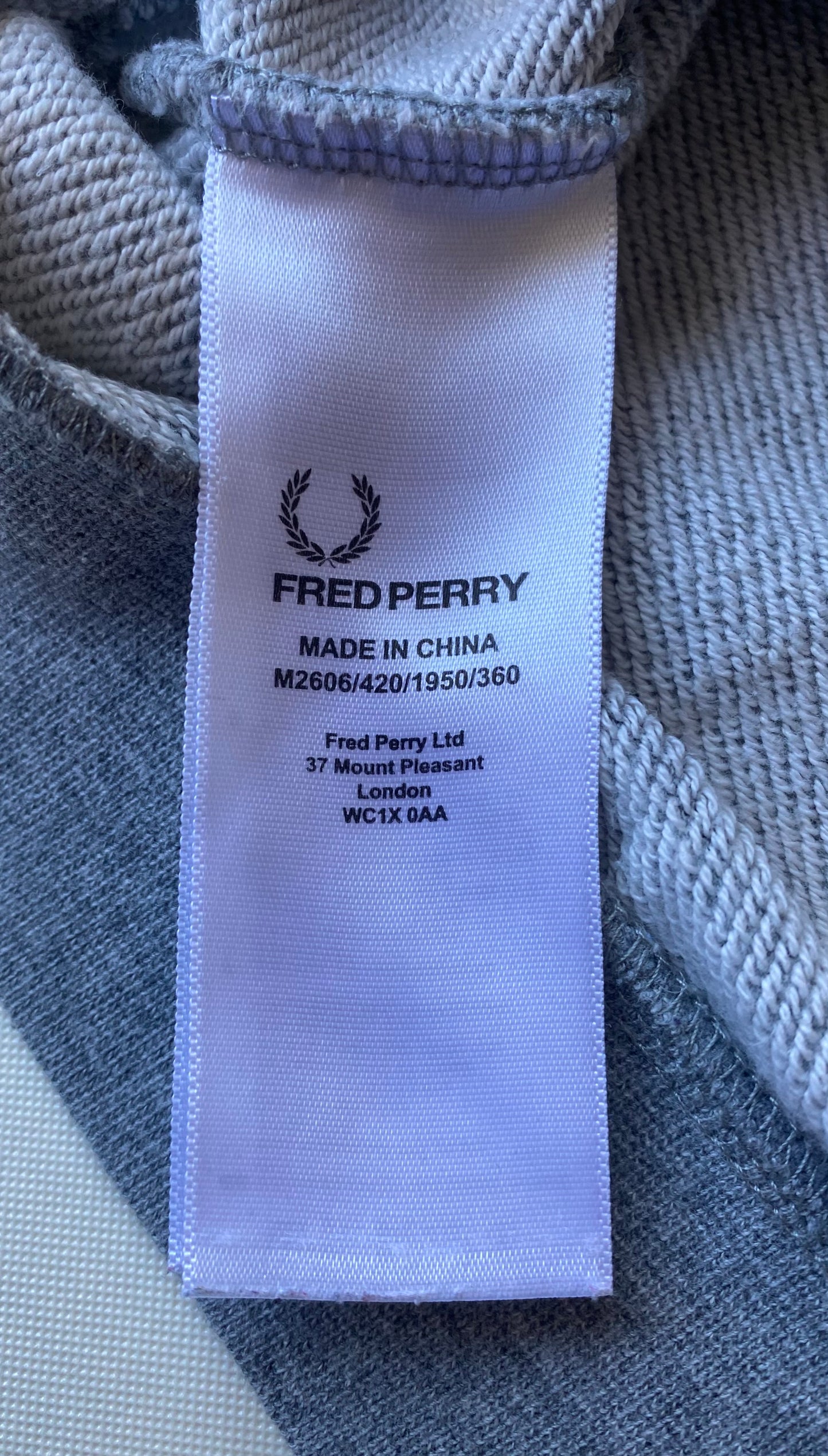✅ Pull fred Perry, gris, L