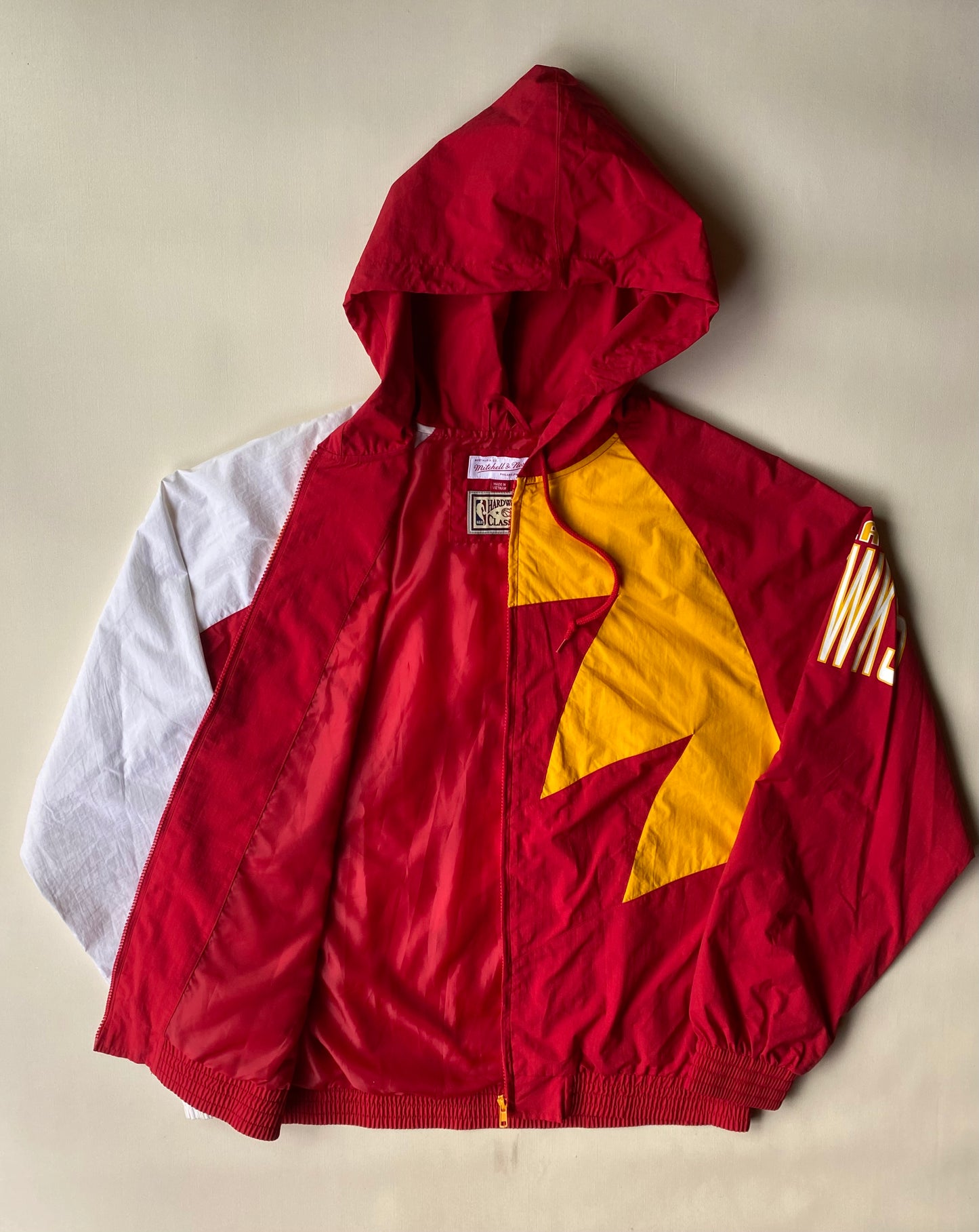 ✅ Veste coupe-vent / pluie Mitchell and Ness, Atlanta Hawks, Jaune/blanc/rouge, L