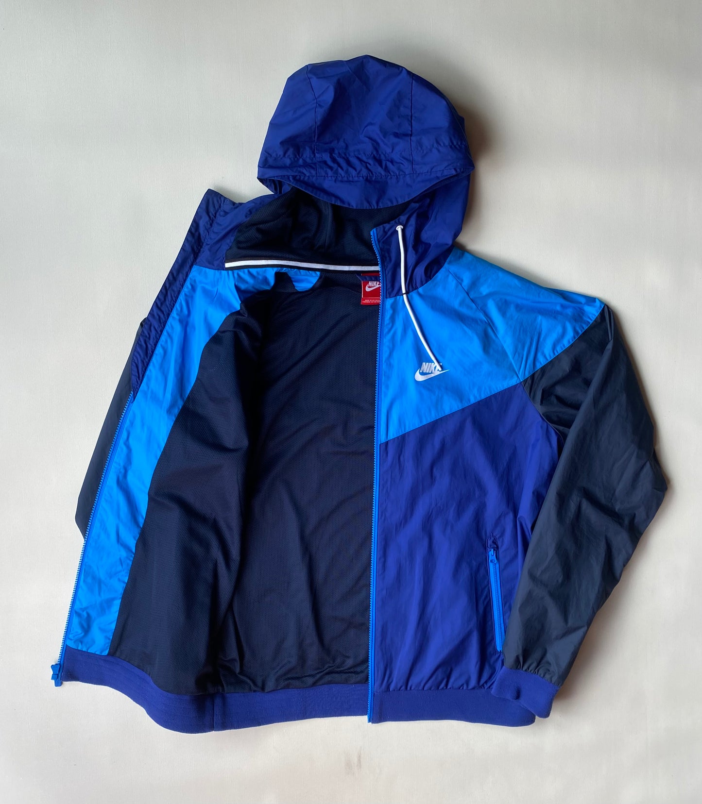 Veste coupe-vent Nike, Noir et bleu, M légèrement oversize