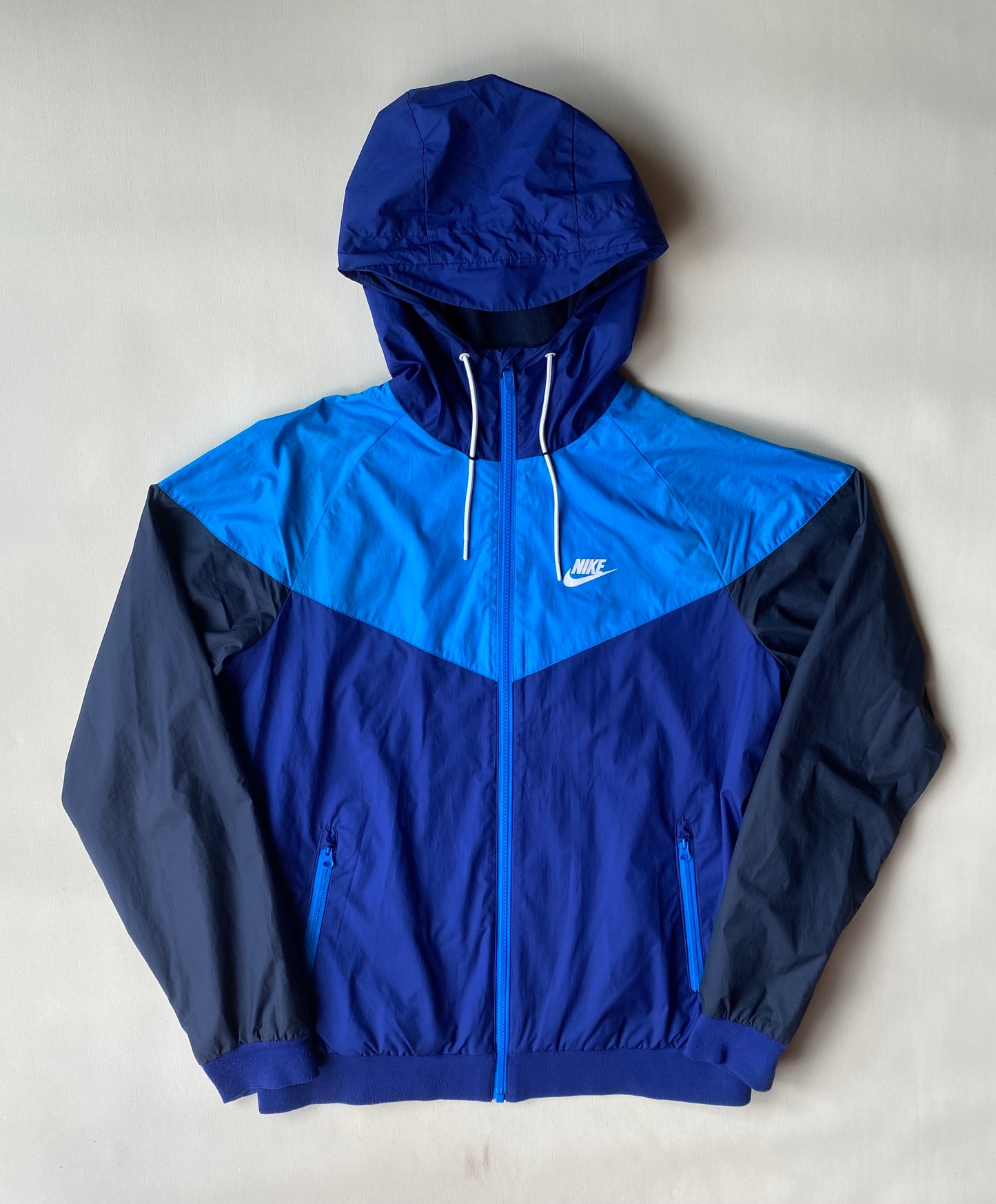 Veste coupe-vent Nike, Noir et bleu, M légèrement oversize