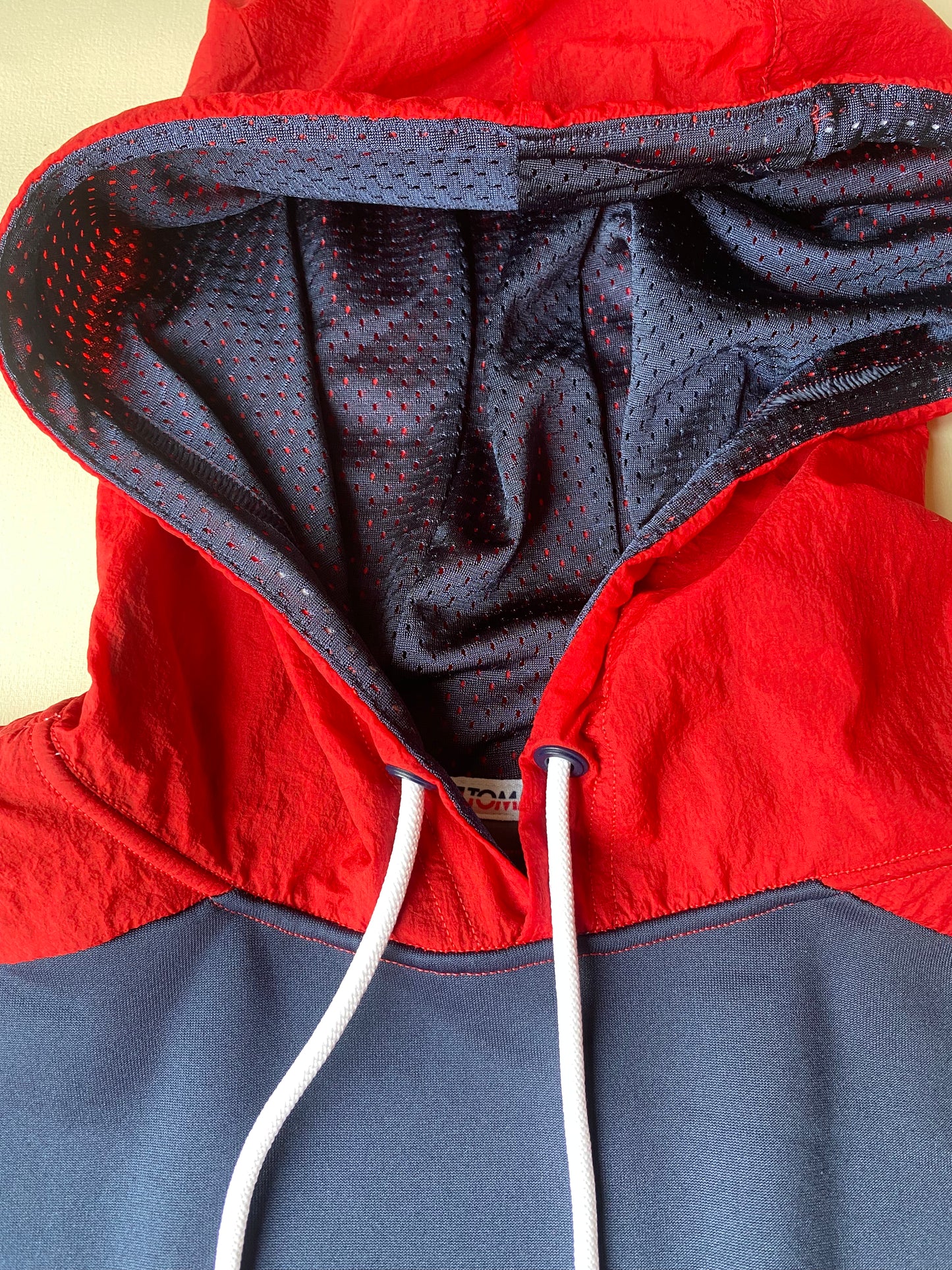 Pull à capuche Tommy Hilfiger sport, bleu marine et rouge, M oversize