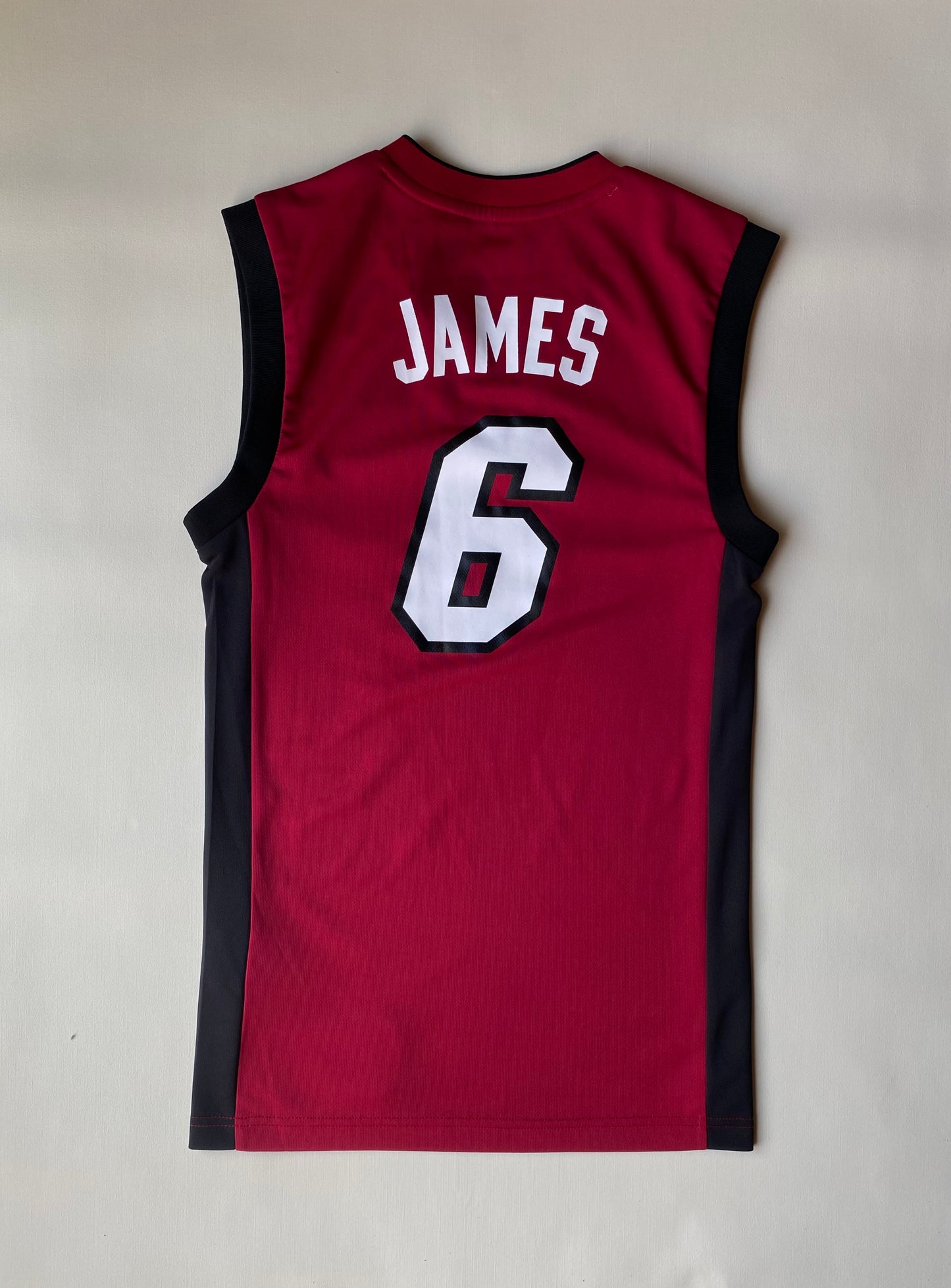 Maillot de basket Adidas, Miami Heat, James, bordeaux, XXS