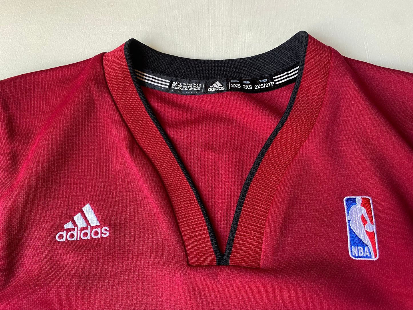 Maillot de basket Adidas, Miami Heat, James, bordeaux, XXS