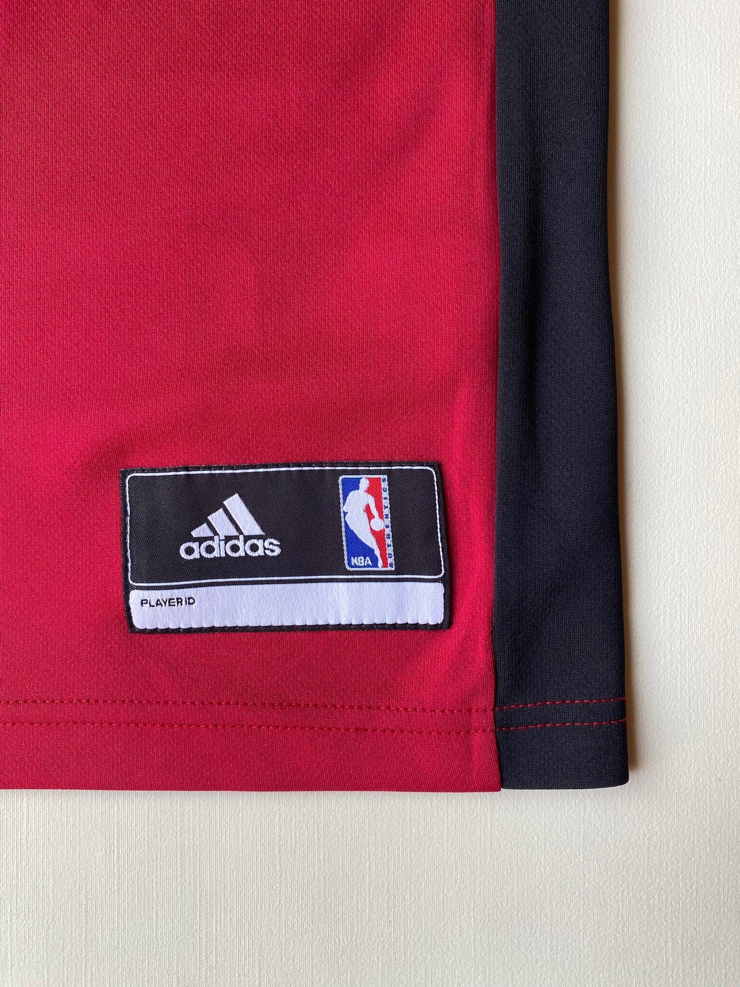 Maillot de basket Adidas, Miami Heat, James, bordeaux, XXS