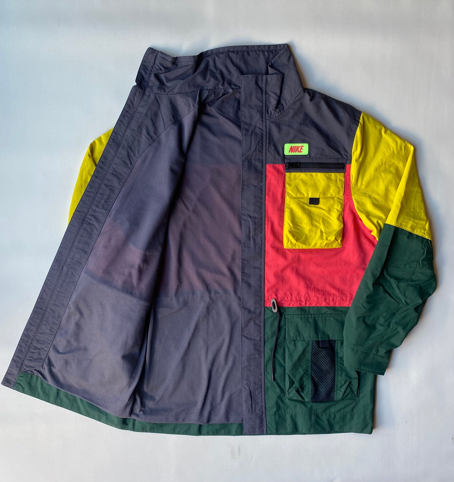 Veste technique Nike, gris/vert/jaune/rose, XS américain (très oversize)