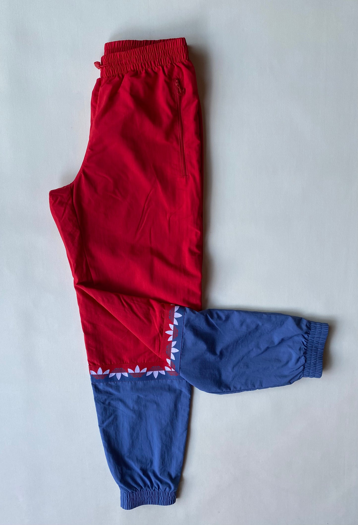 Pantalon jogging Adidas Originals, rouge / bleu gris, S (36)