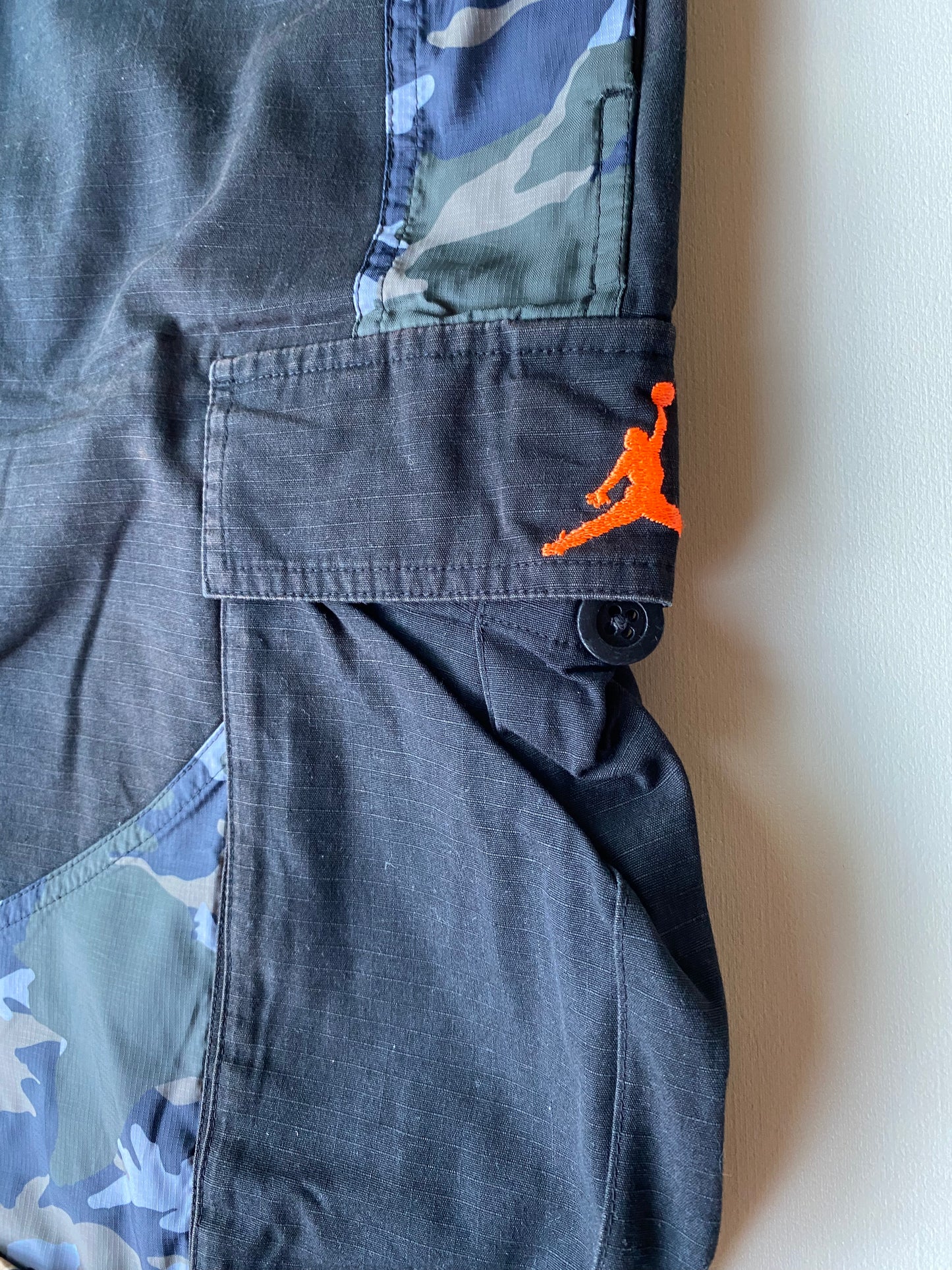 Pantalon cargo Jordan, noir / léopard / camouflage, M (42)