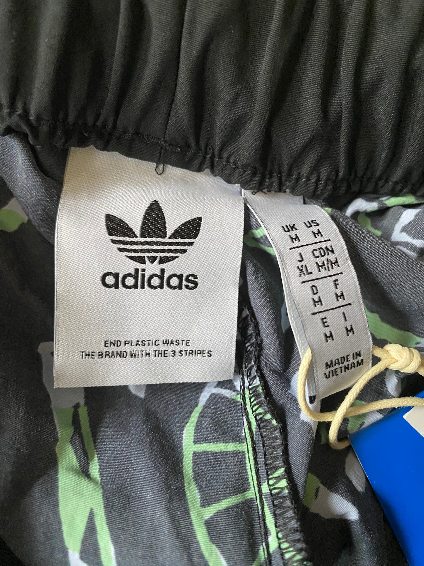 Pantalon cargo léger Adidas, noir et motifs, M (38-40)