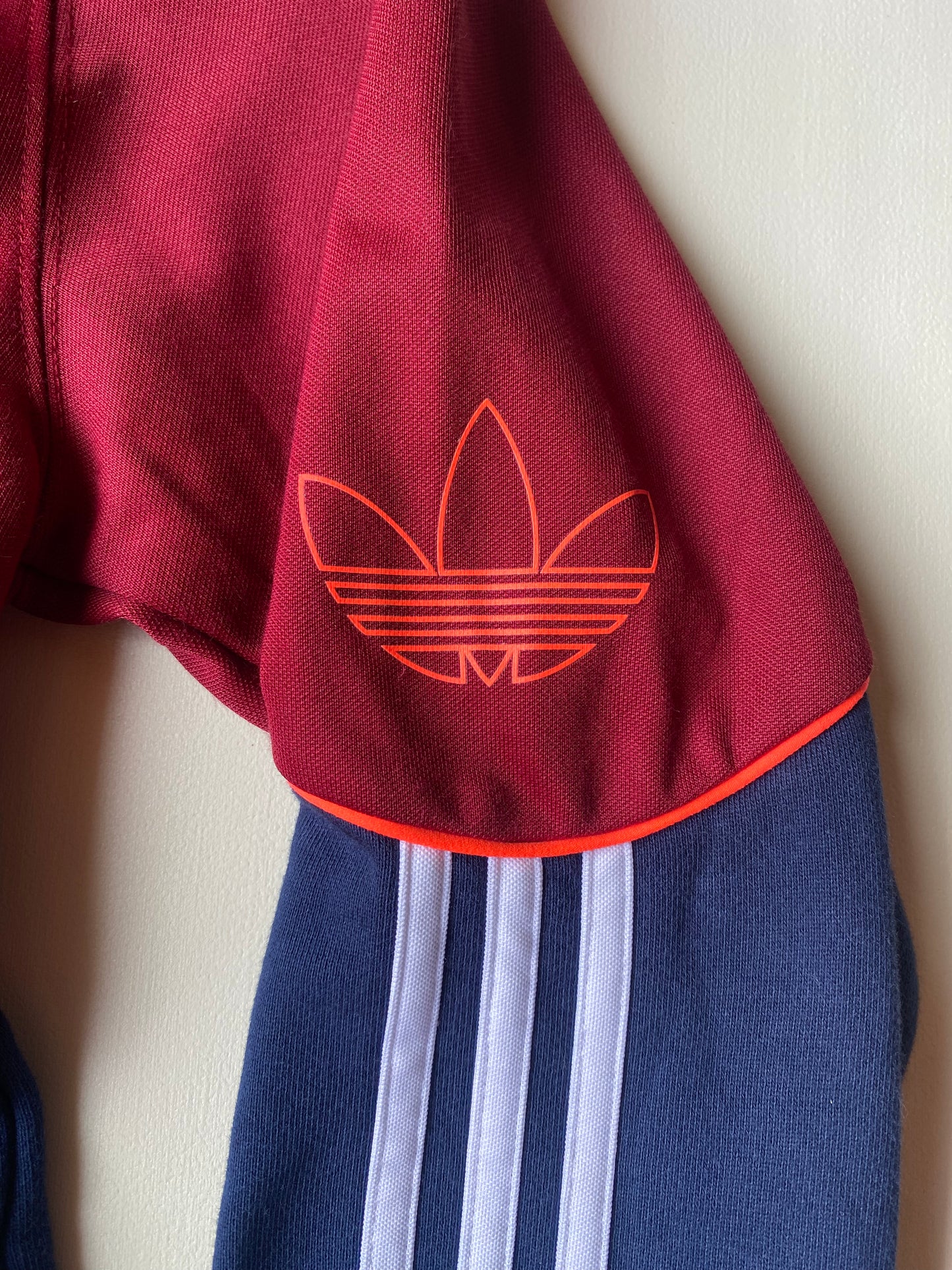 Pull à capuche Adidas, bleu marine et bordeaux, M