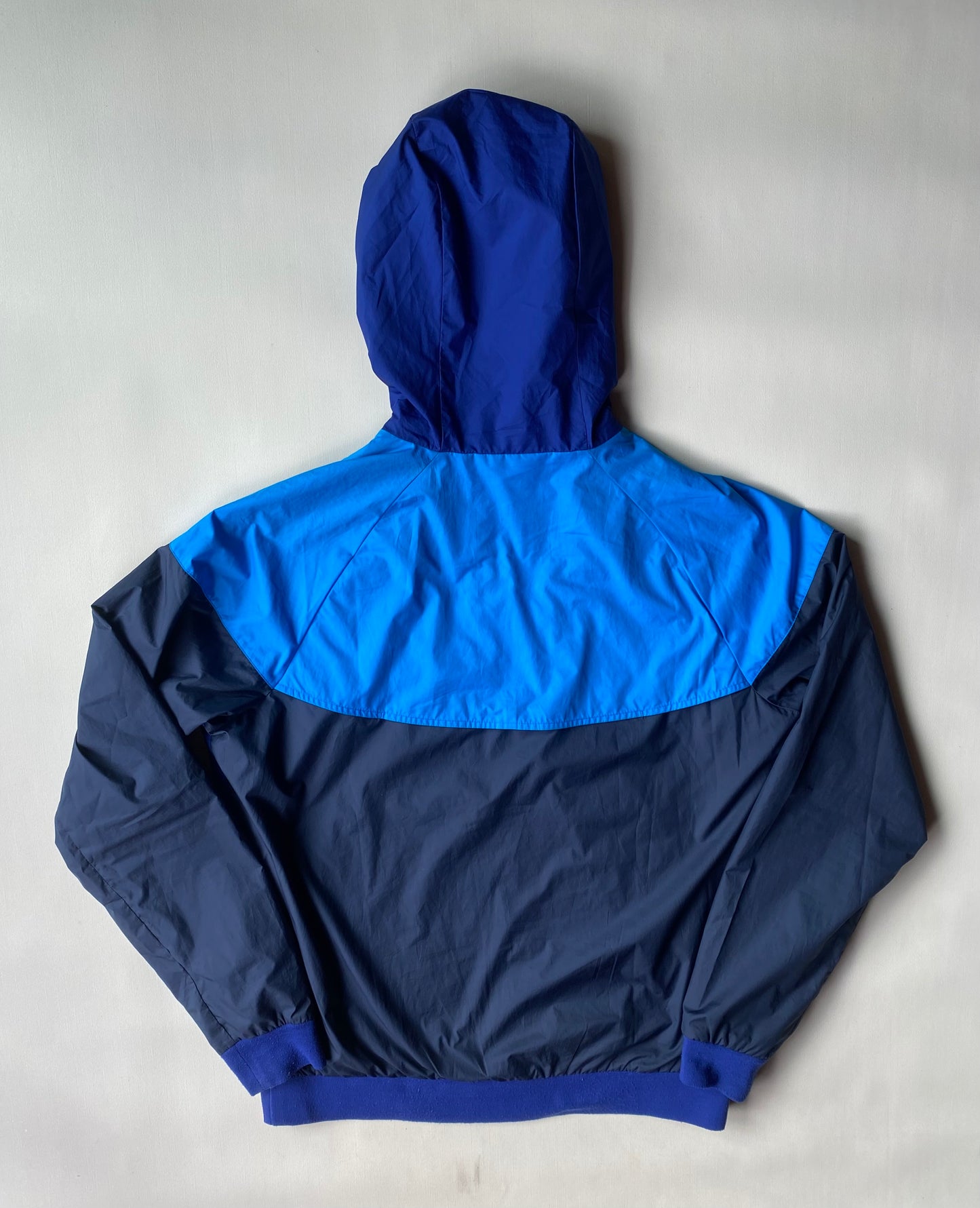 Veste coupe-vent Nike, Noir et bleu, M légèrement oversize