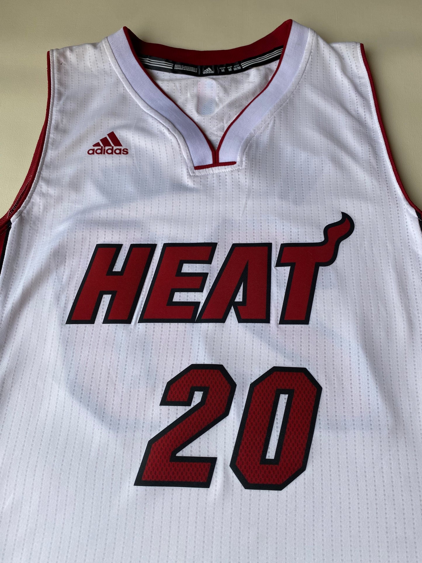 Maillot de basket Adidas, Miami Heat, Winslow, blanc/rouge