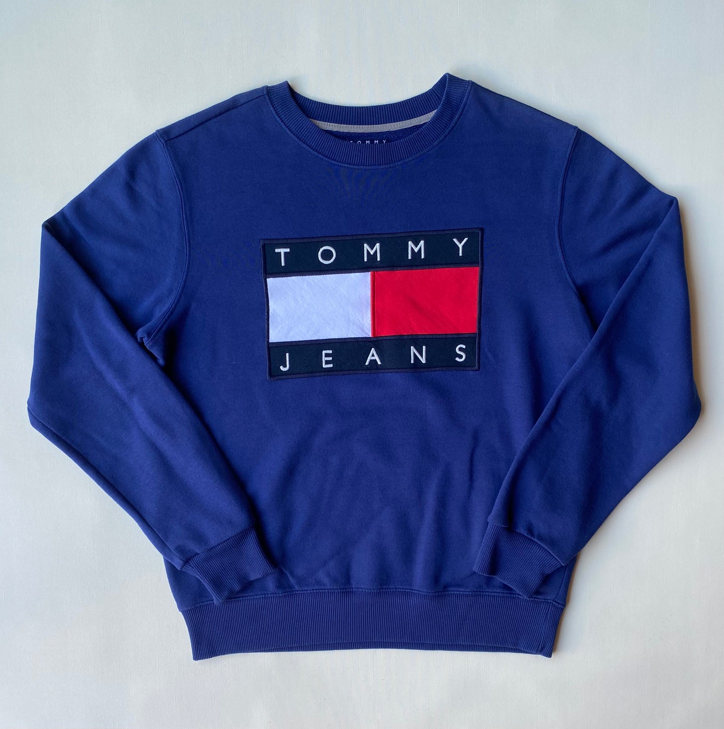 Pull Tommy Hilfiger brodé, bleu marine, M légèrement oversize