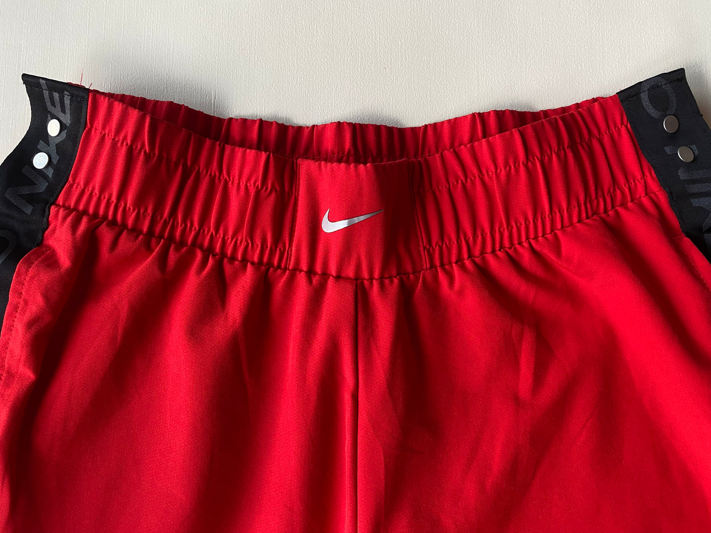 Pantalon jogging pression Nike Pro, Rouge / noir, M cintré (36-38)