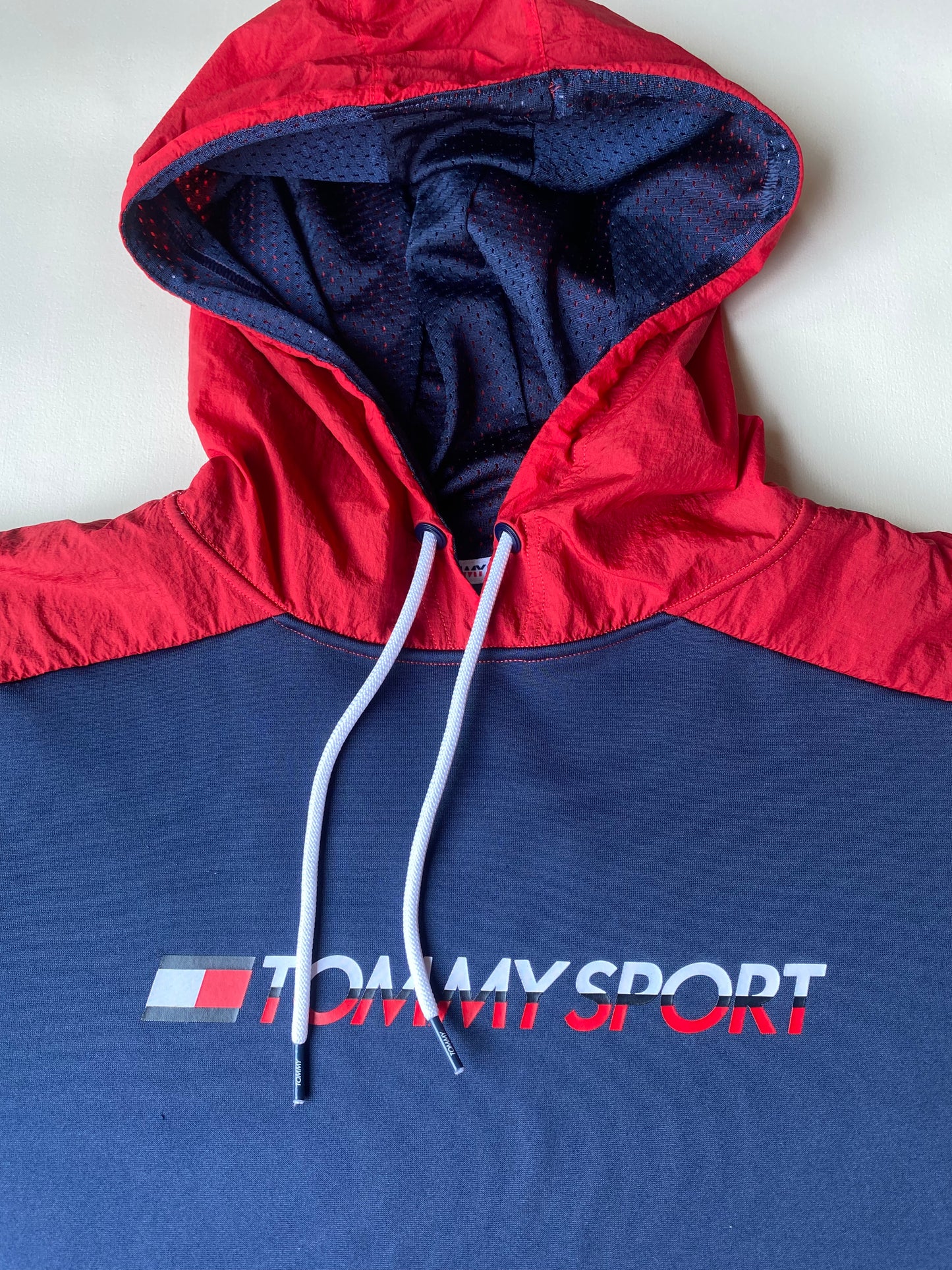 Pull à capuche Tommy Hilfiger sport, bleu marine et rouge, M oversize