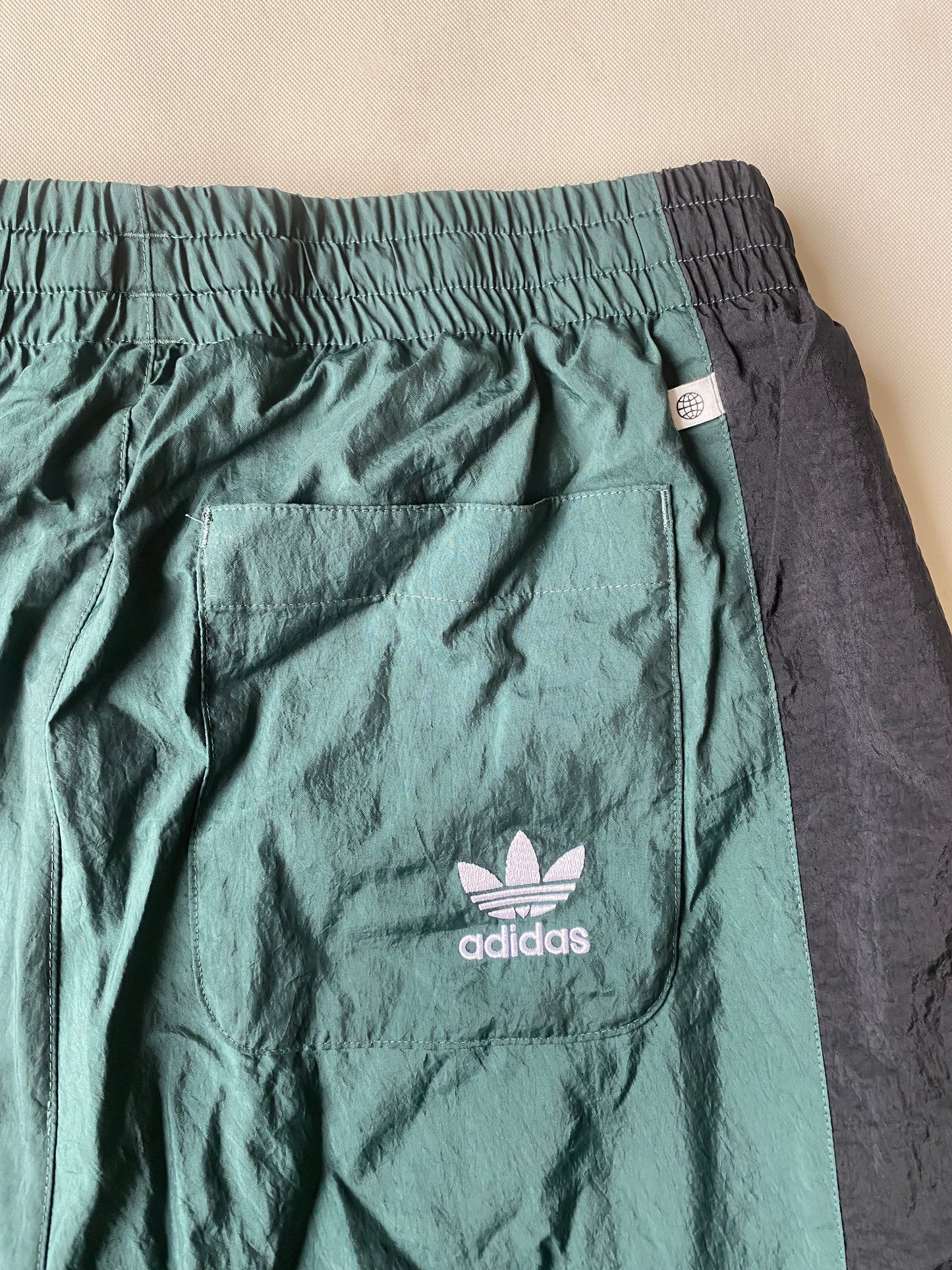 ✅ Pantalon jogging Adidas, vert / noir / blanc, M (38-40)