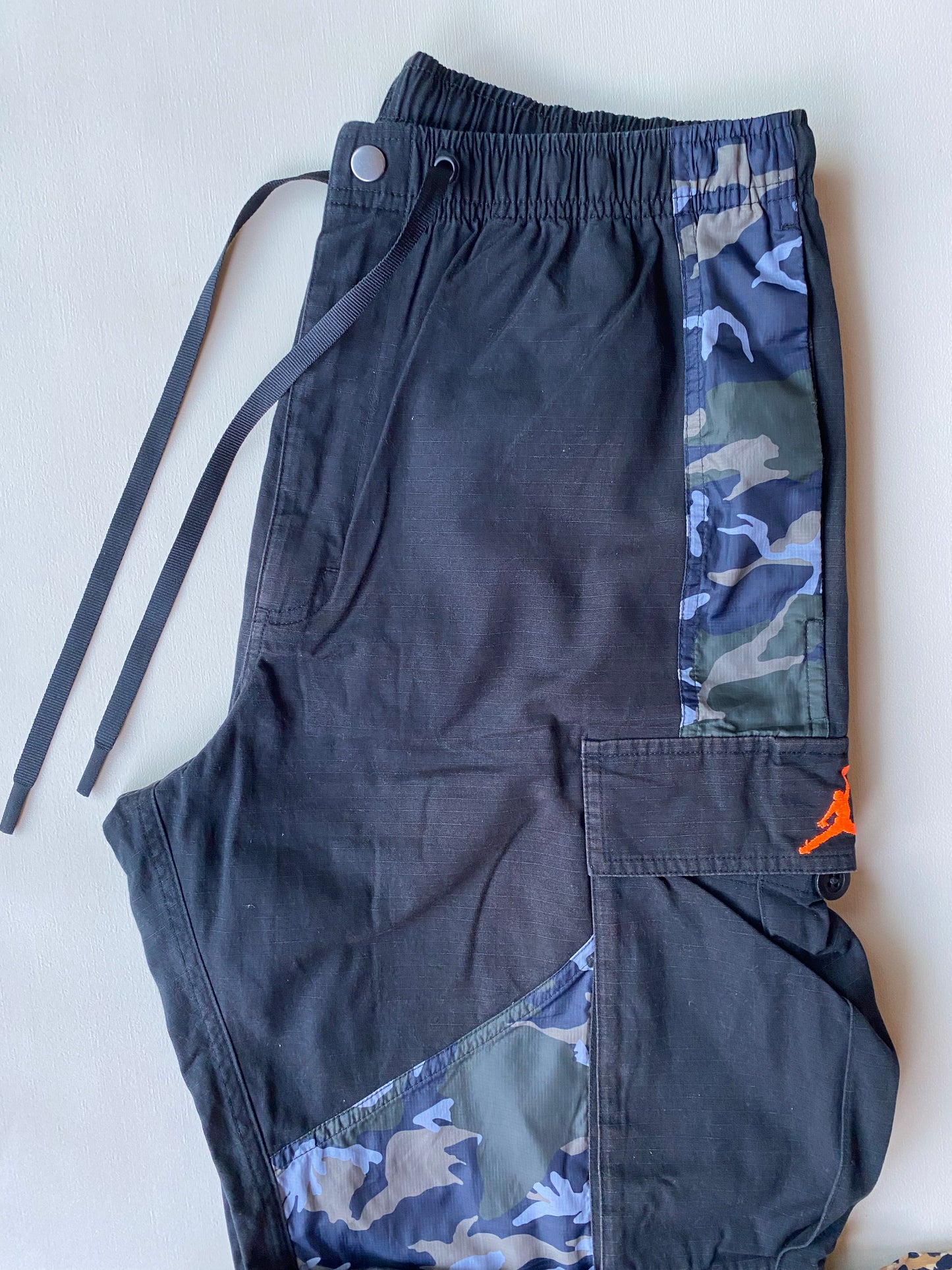 Pantalon cargo Jordan, noir / léopard / camouflage, M (42)