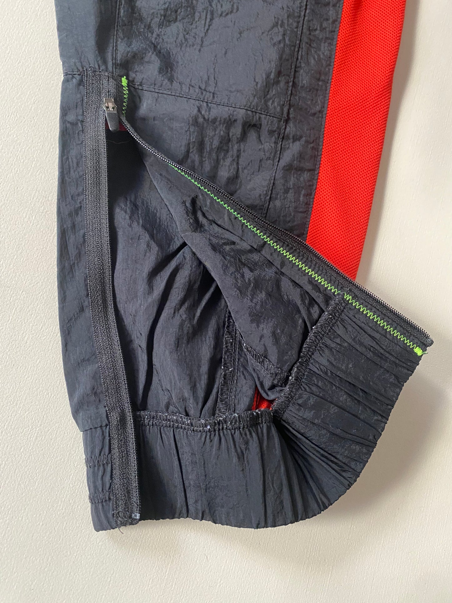 Pantalon jogging Nike sport, noir et rouge, M (42)