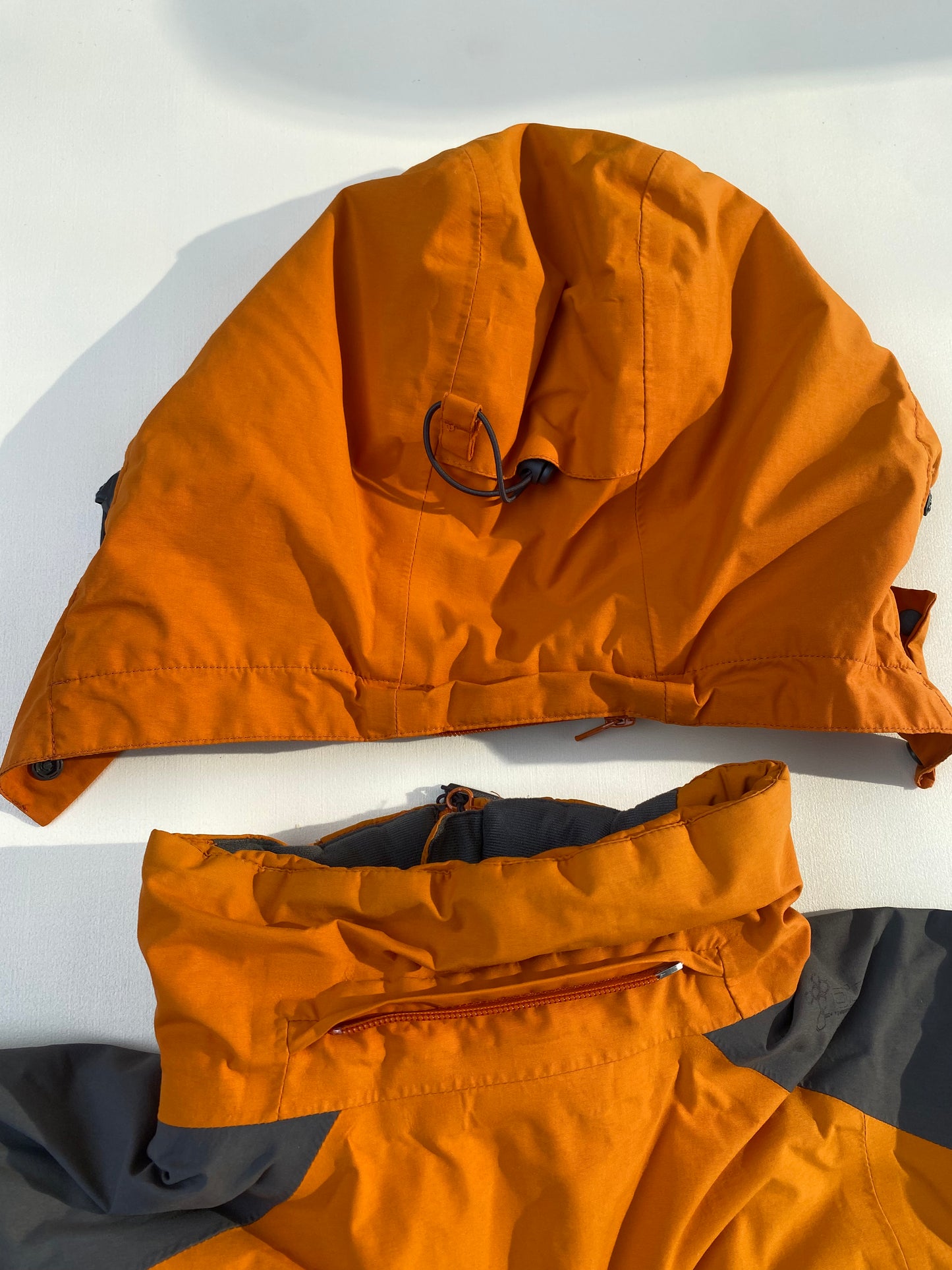 Veste goretex Salomon, orange/blanc/gris, M légèrement oversize